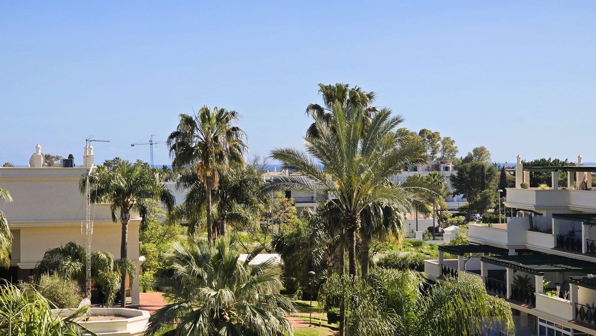 2 Bed Penthouse in Nueva Andalucía