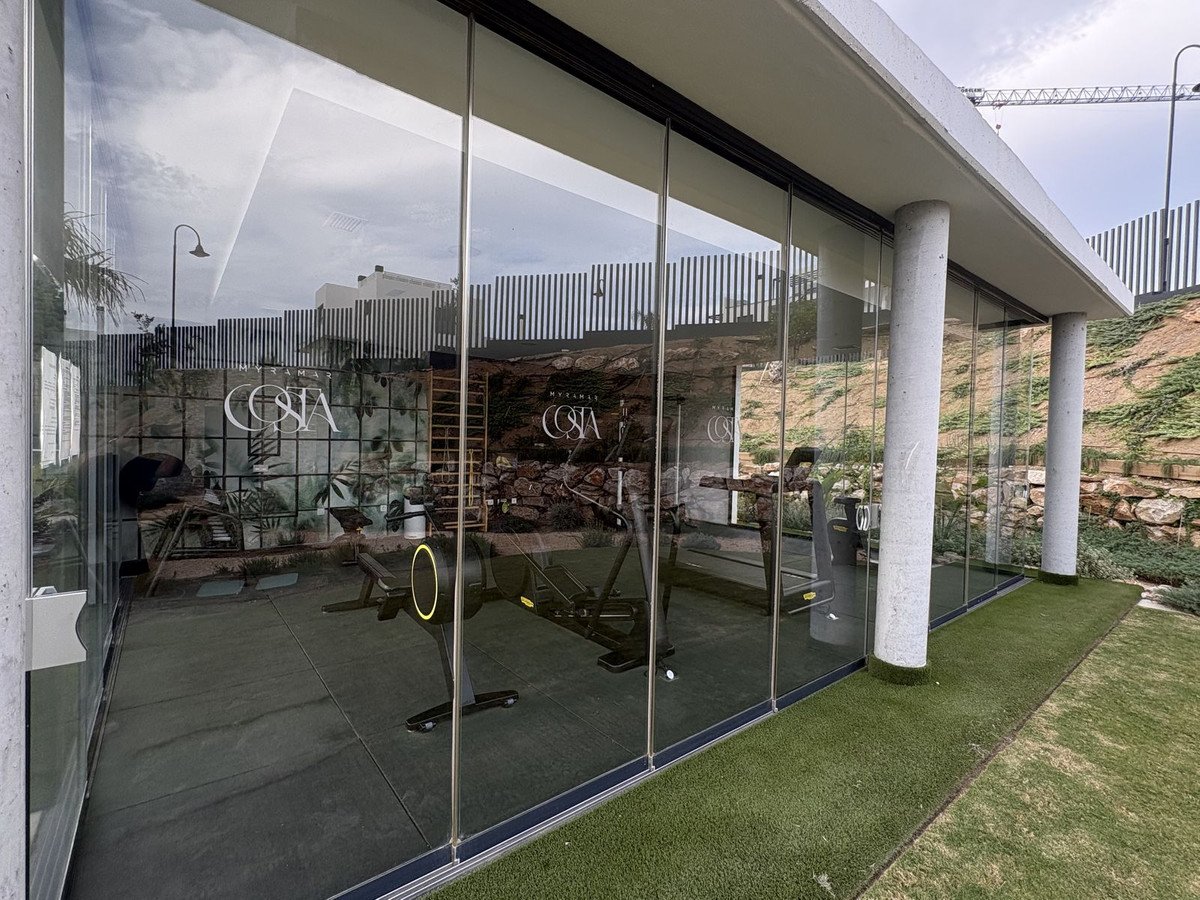 3 Bed Middle Floor Apartment in El Chaparral