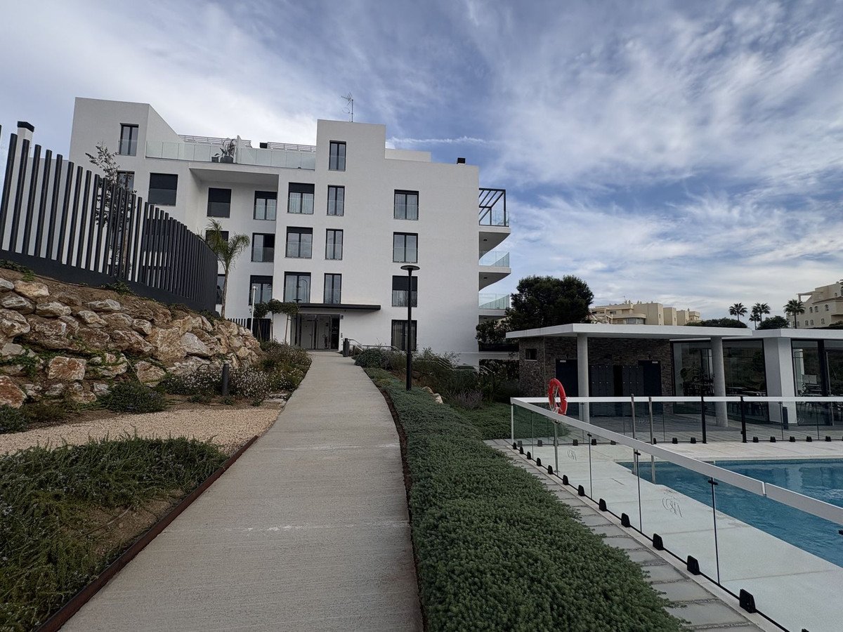 3 Bed Middle Floor Apartment in El Chaparral