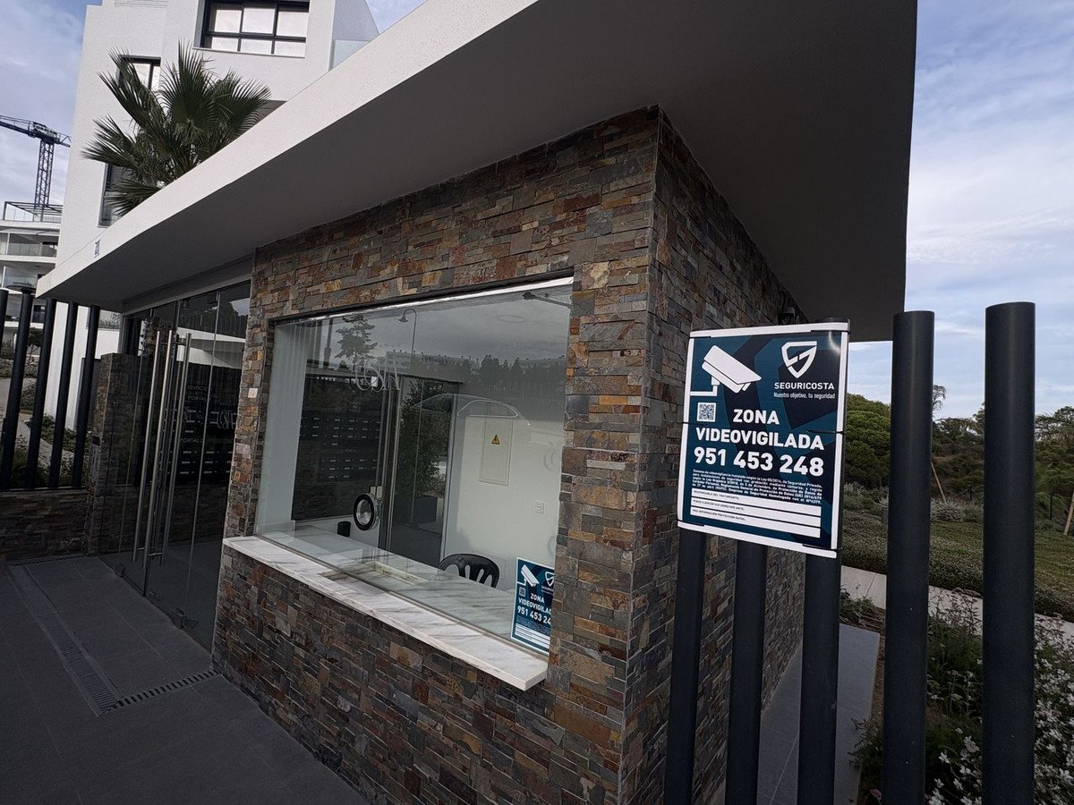 3 Bed Middle Floor Apartment in El Chaparral