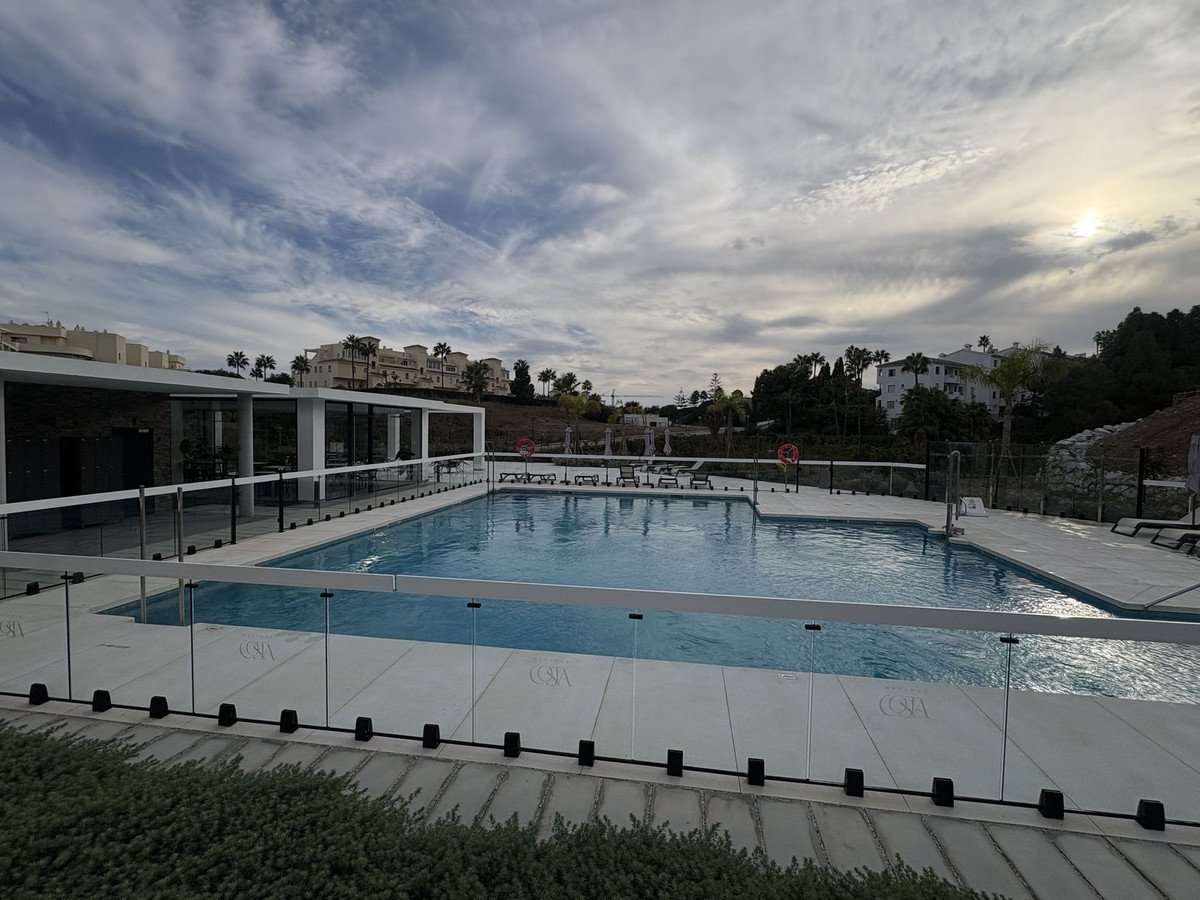 3 Bed Middle Floor Apartment in El Chaparral