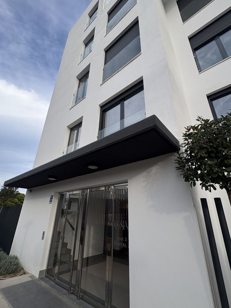 3 Bed Middle Floor Apartment in El Chaparral