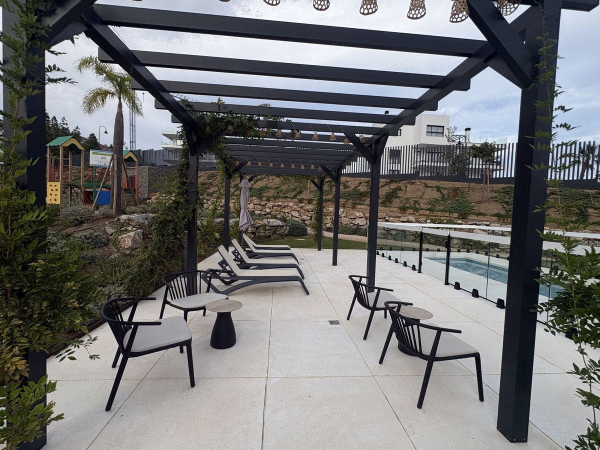 3 Bed Middle Floor Apartment in El Chaparral