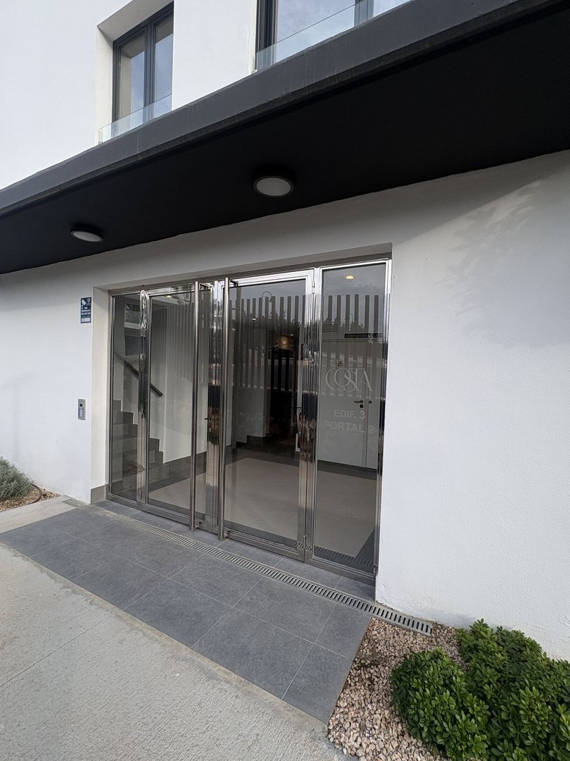 3 Bed Middle Floor Apartment in El Chaparral