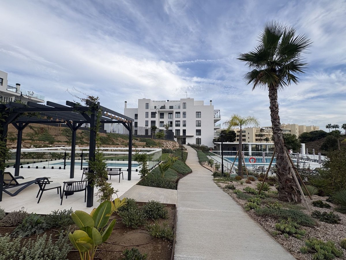 3 Bed Middle Floor Apartment in El Chaparral