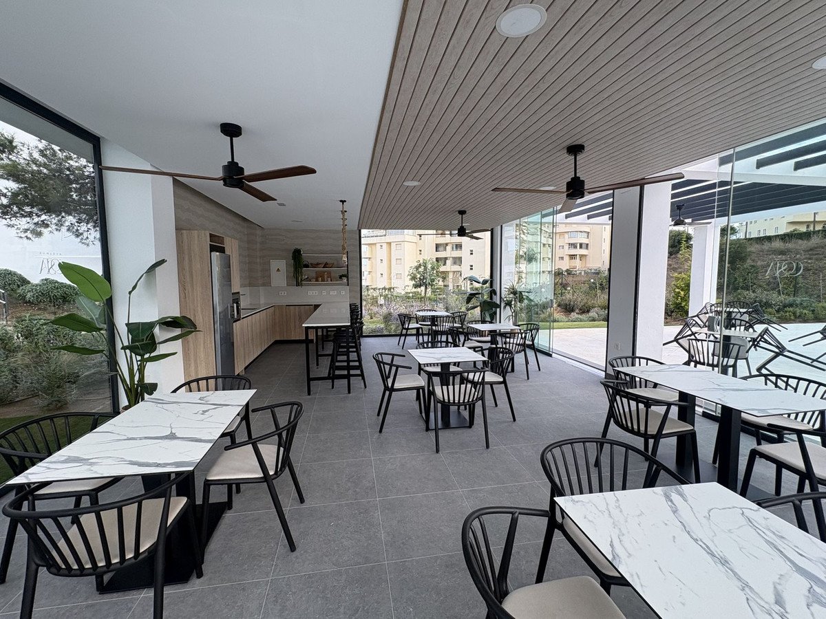 3 Bed Middle Floor Apartment in El Chaparral