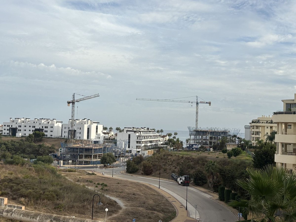 3 Bed Middle Floor Apartment in El Chaparral