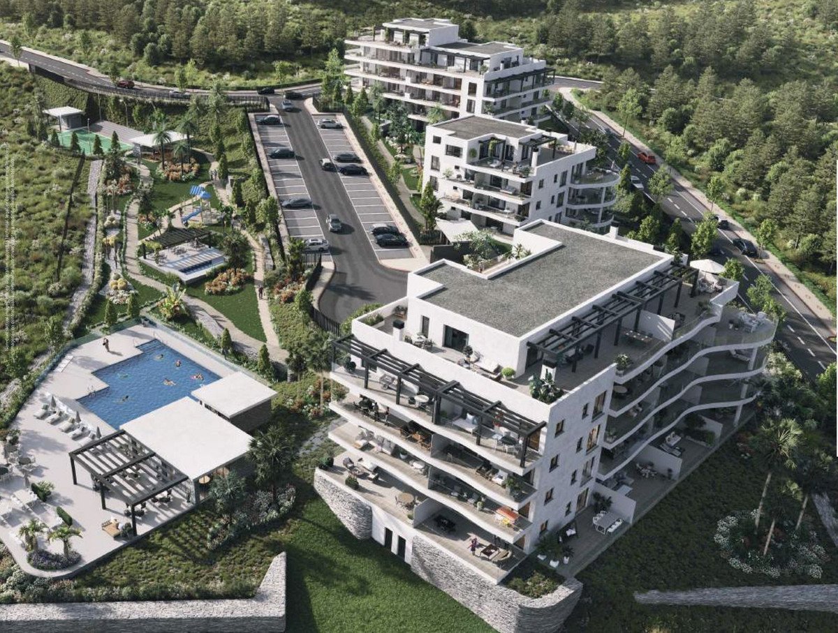 3 Bed Middle Floor Apartment in El Chaparral