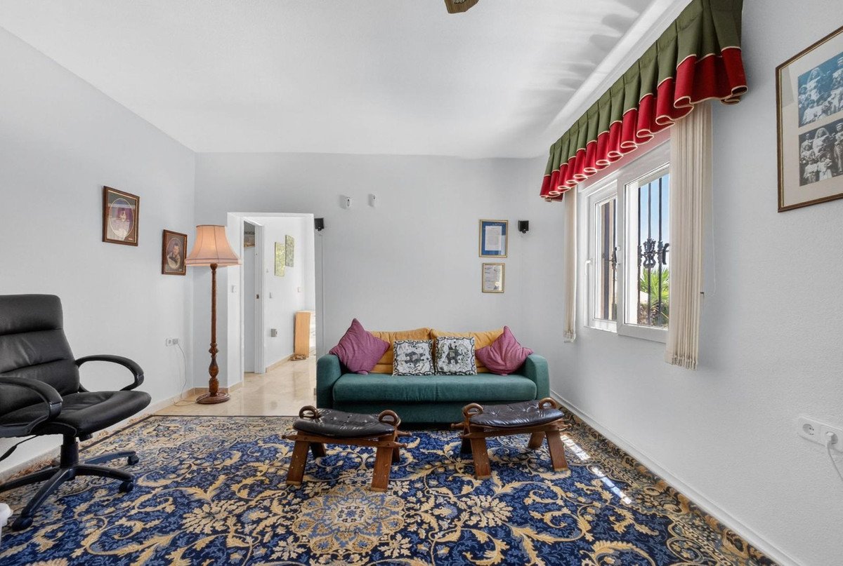 5 Bed Detached Villa in Orihuela Costa