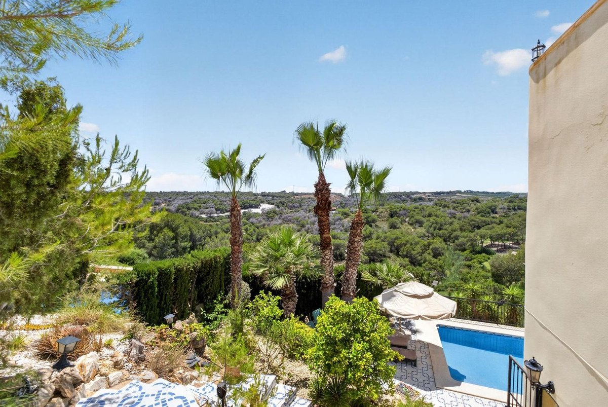 5 Bed Detached Villa in Orihuela Costa