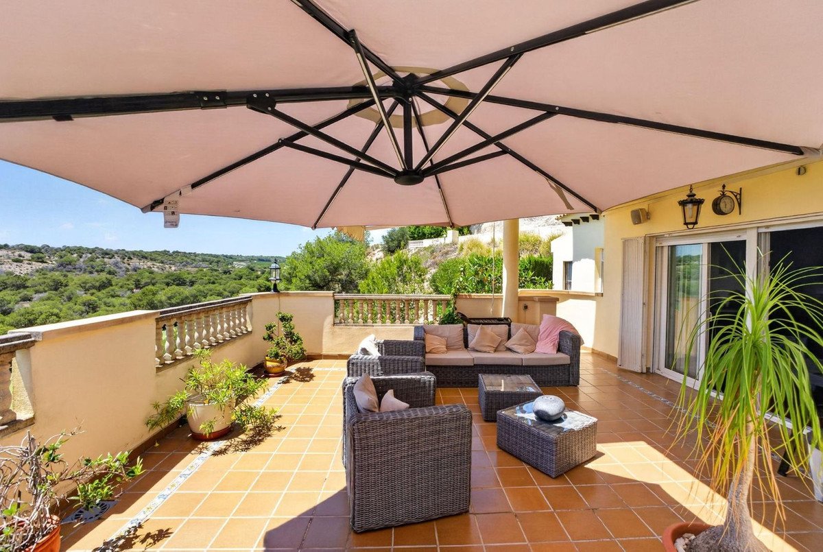 5 Bed Detached Villa in Orihuela Costa