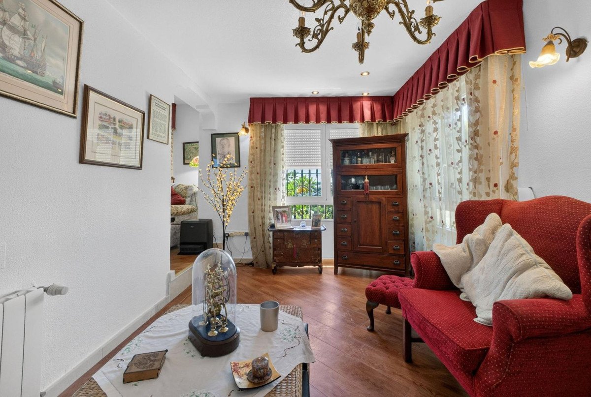 5 Bed Detached Villa in Orihuela Costa