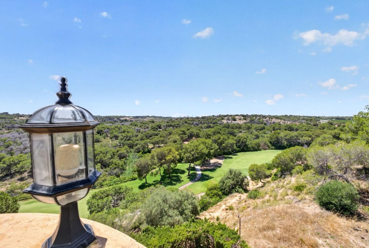 5 Bed Detached Villa in Orihuela Costa