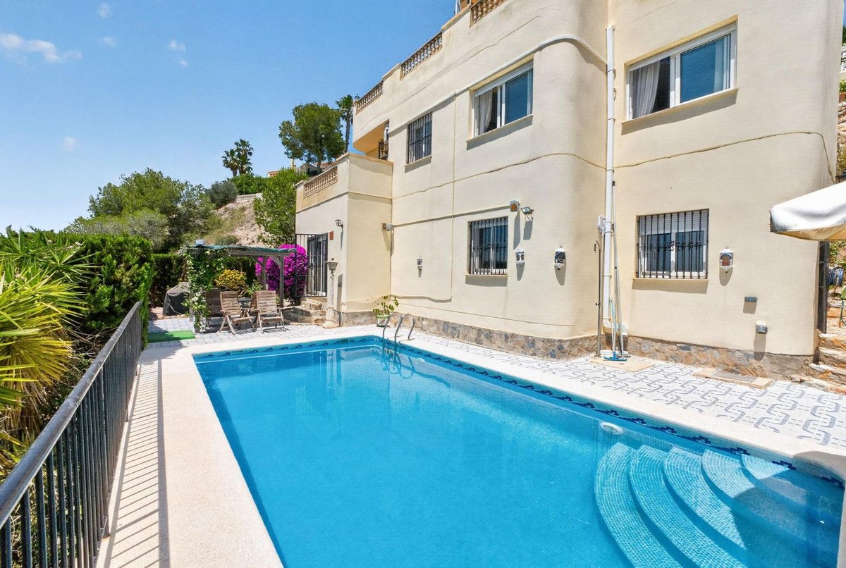 5 Bed Detached Villa in Orihuela Costa