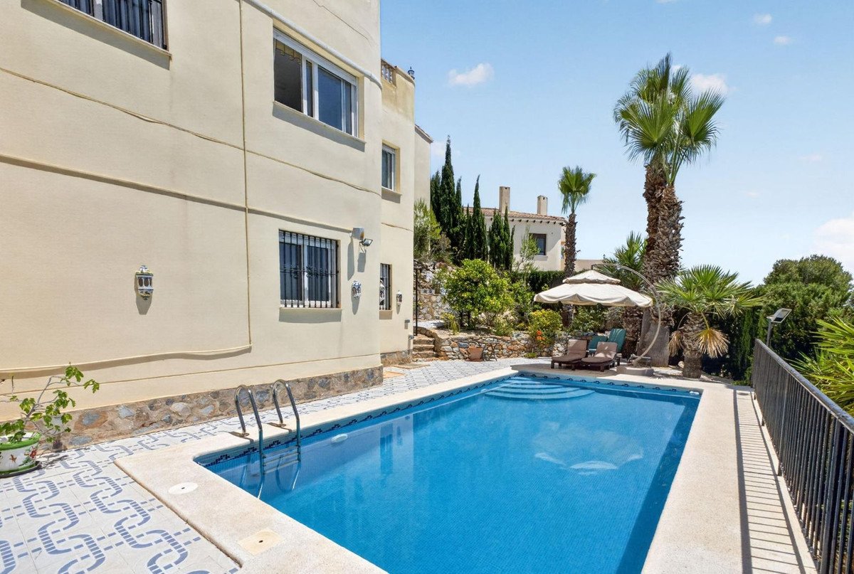 5 Bed Detached Villa in Orihuela Costa