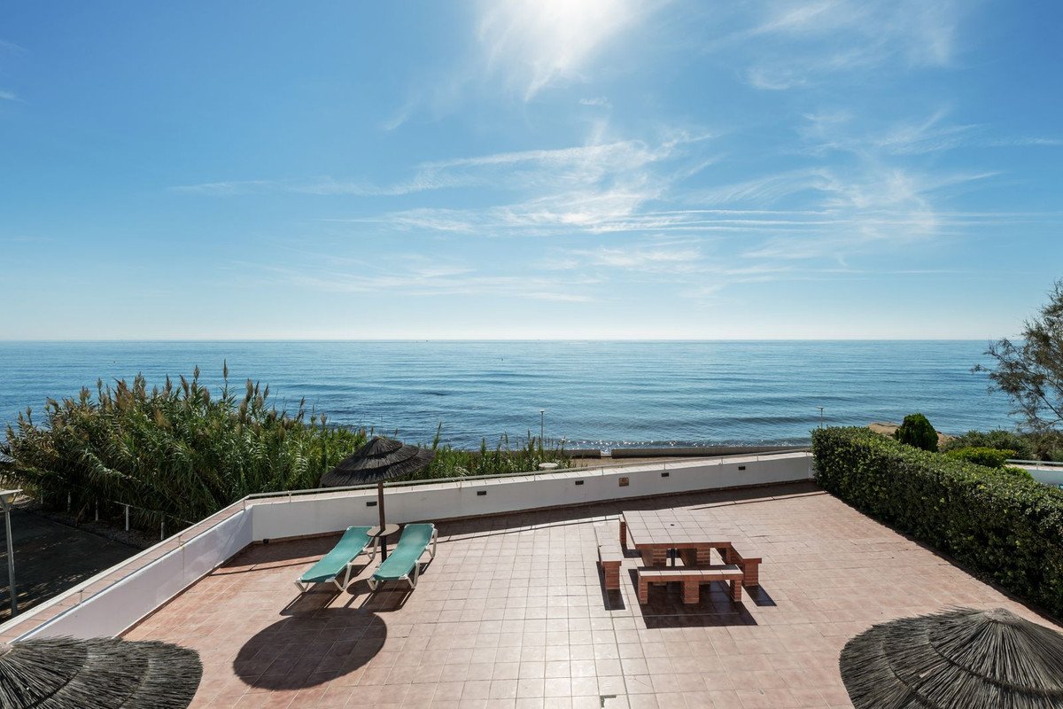 2 Bed Ground Floor Apartment in Estepona
