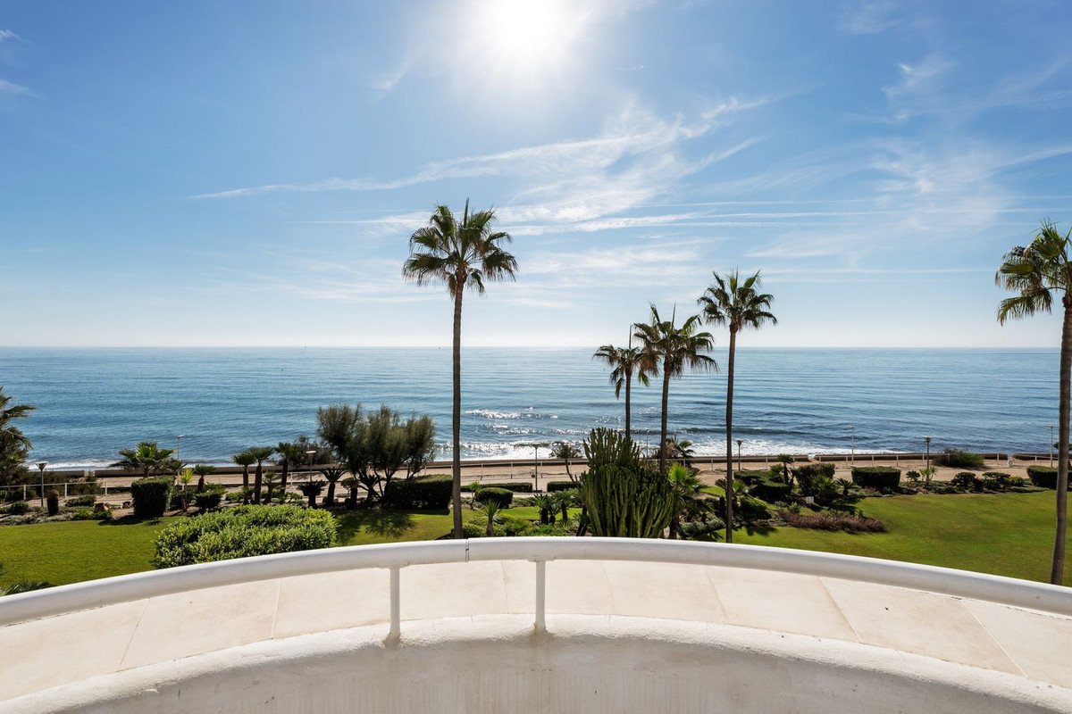 2 Bed Ground Floor Apartment in Estepona