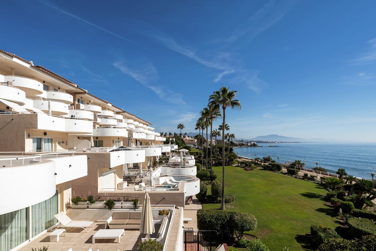 2 Bed Ground Floor Apartment in Estepona