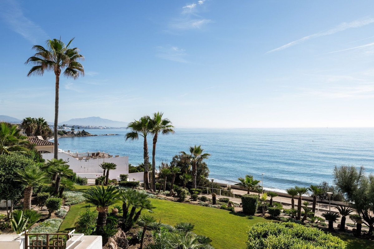 2 Bed Ground Floor Apartment in Estepona