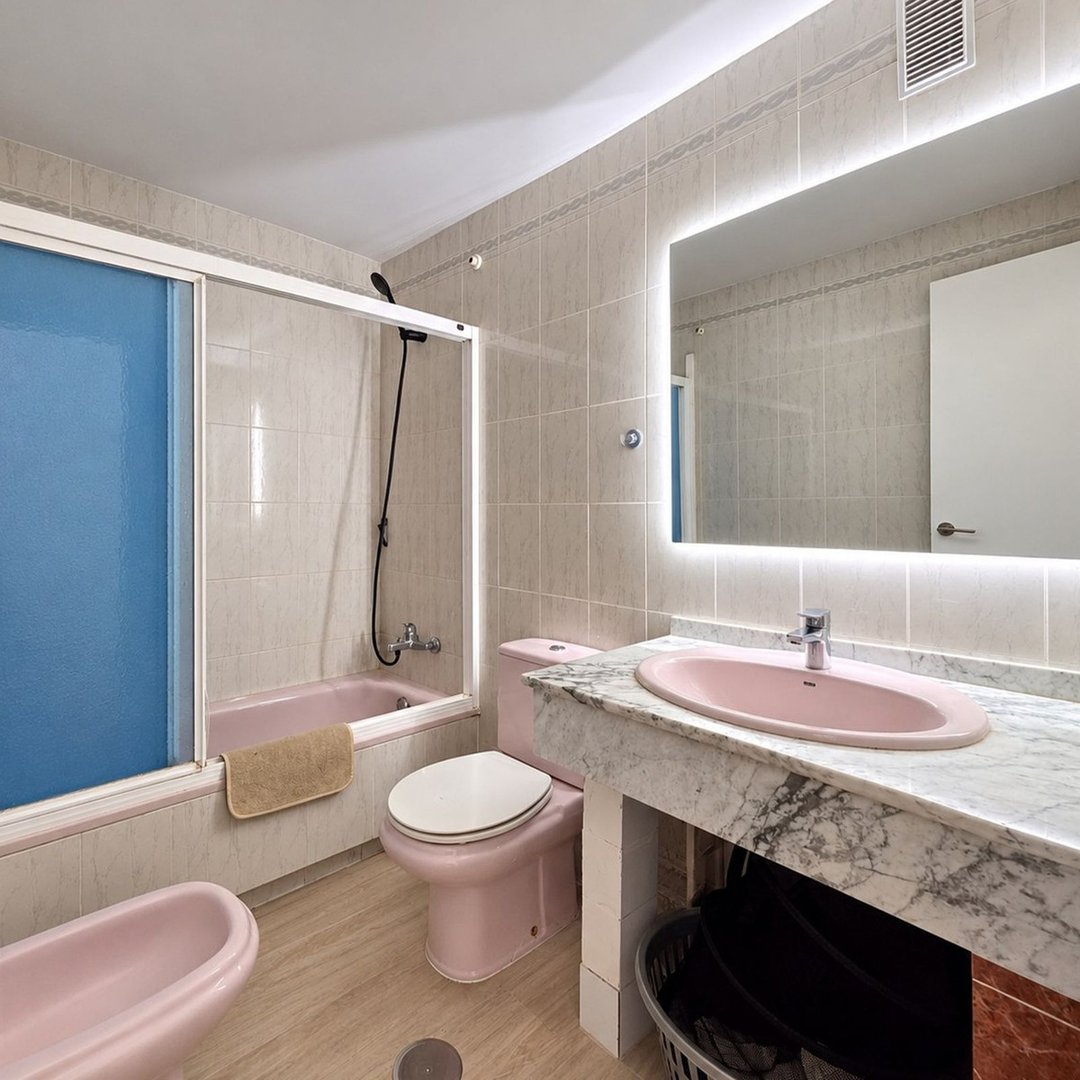 5 Bed Top Floor Apartment in Estepona