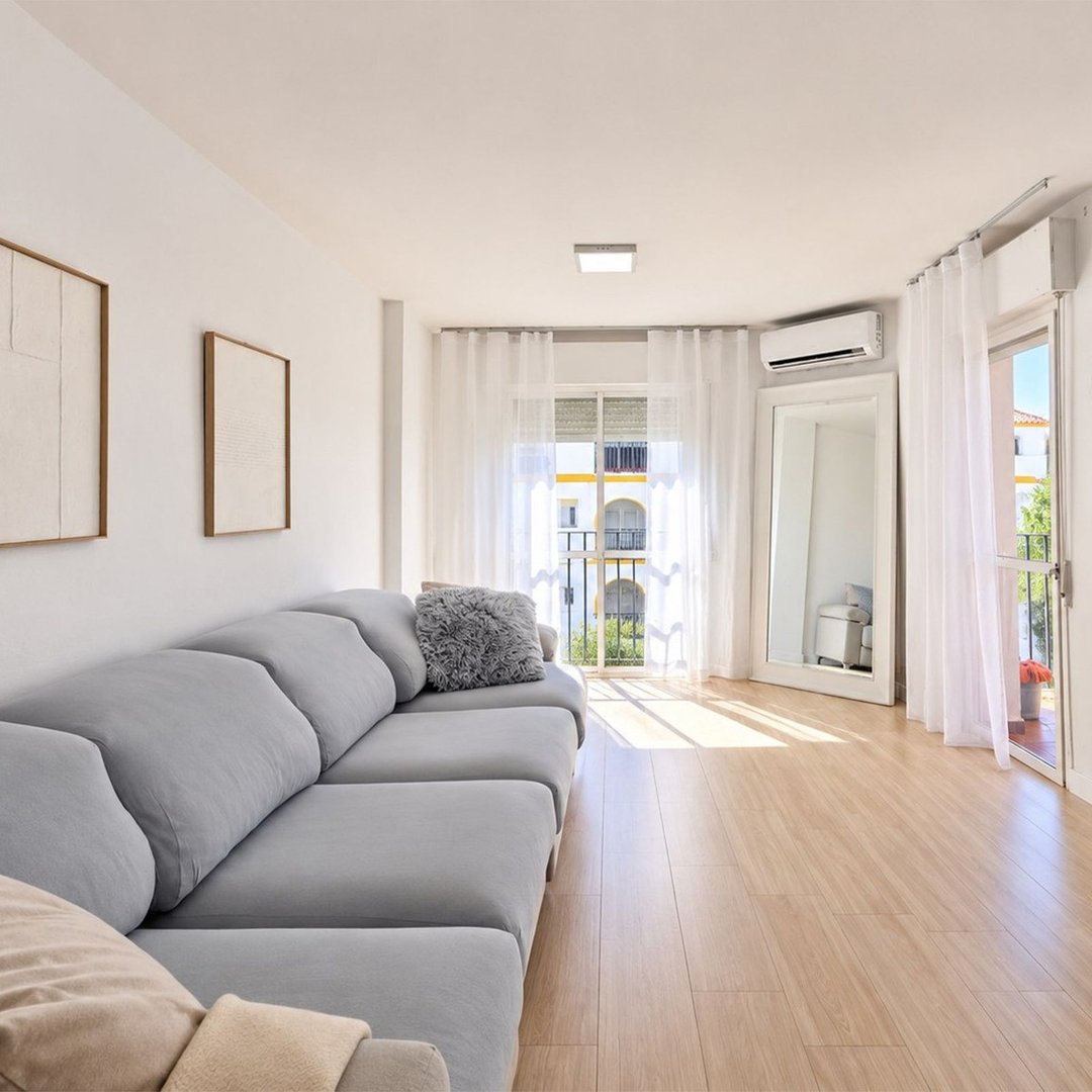 5 Bed Top Floor Apartment in Estepona