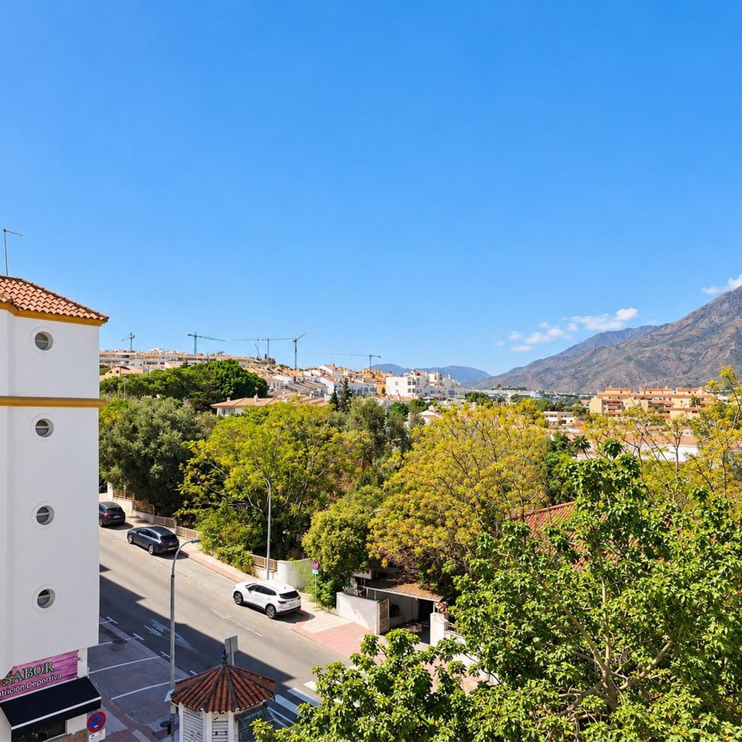 5 Bed Top Floor Apartment in Estepona