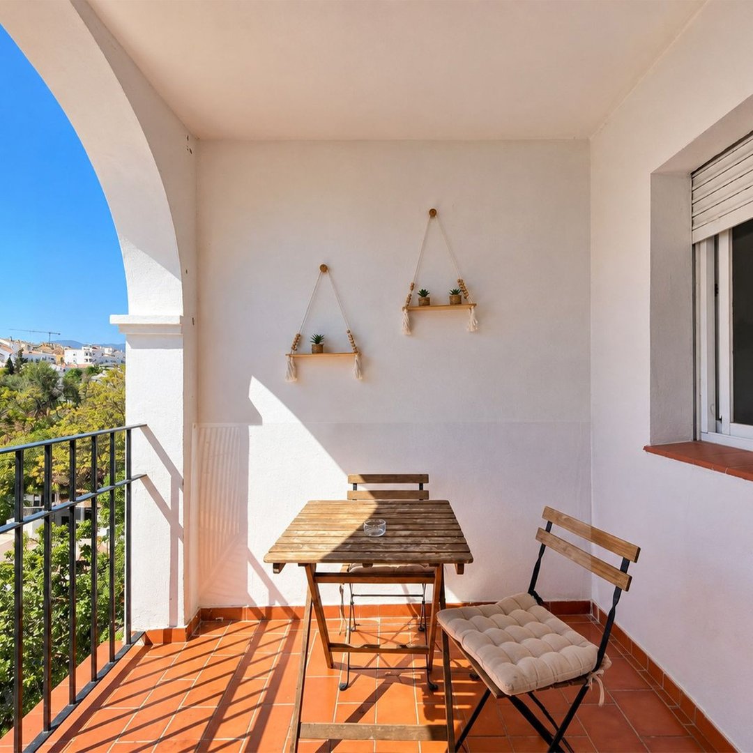 5 Bed Top Floor Apartment in Estepona