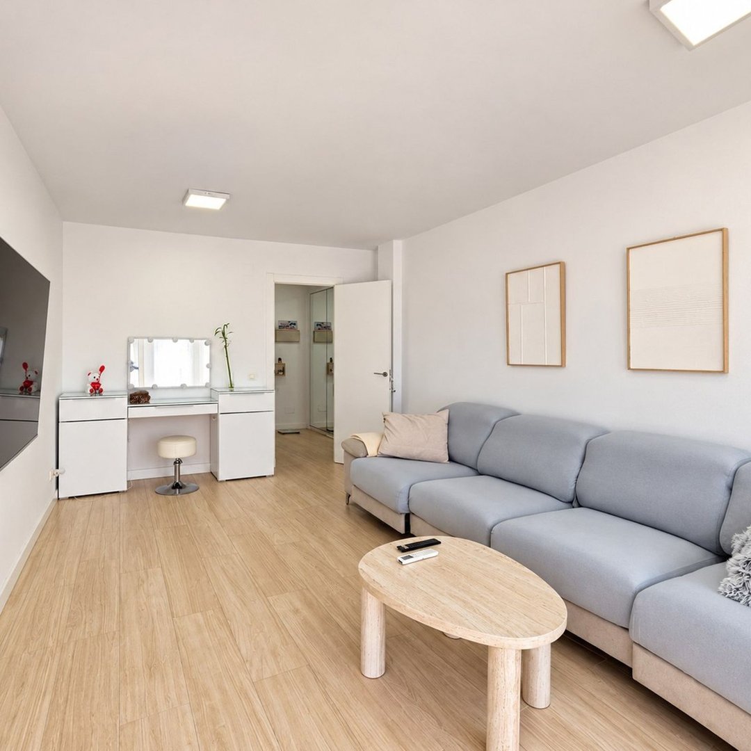 5 Bed Top Floor Apartment in Estepona