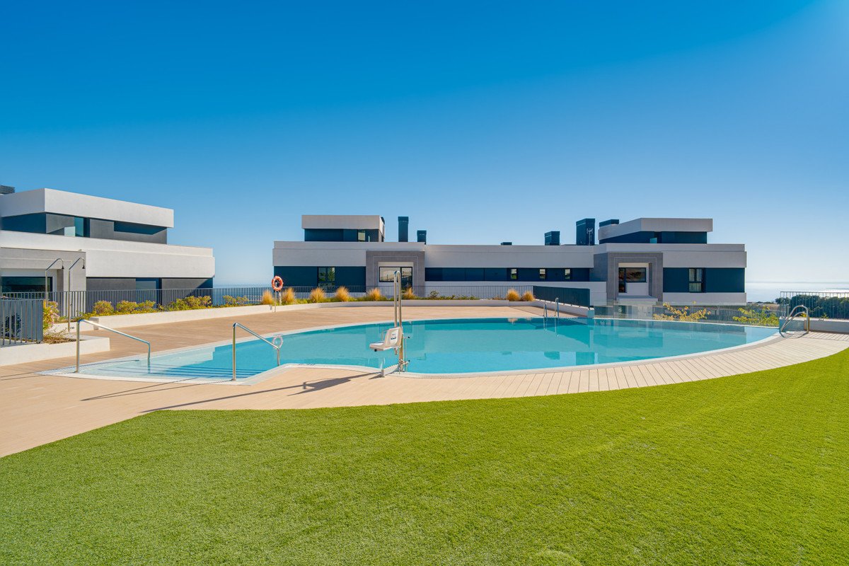 2 Bed Ground Floor Apartment in Altos de los Monteros