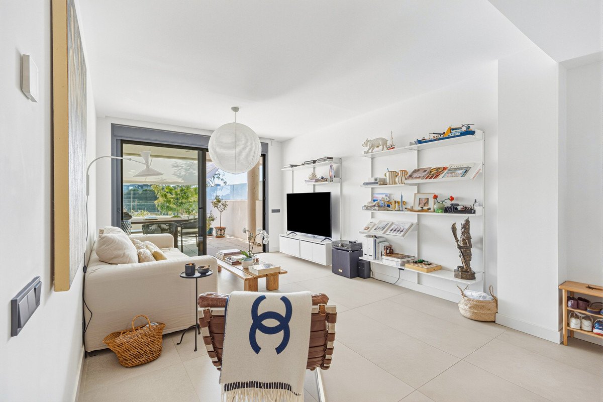 2 Bed Ground Floor Apartment in Altos de los Monteros