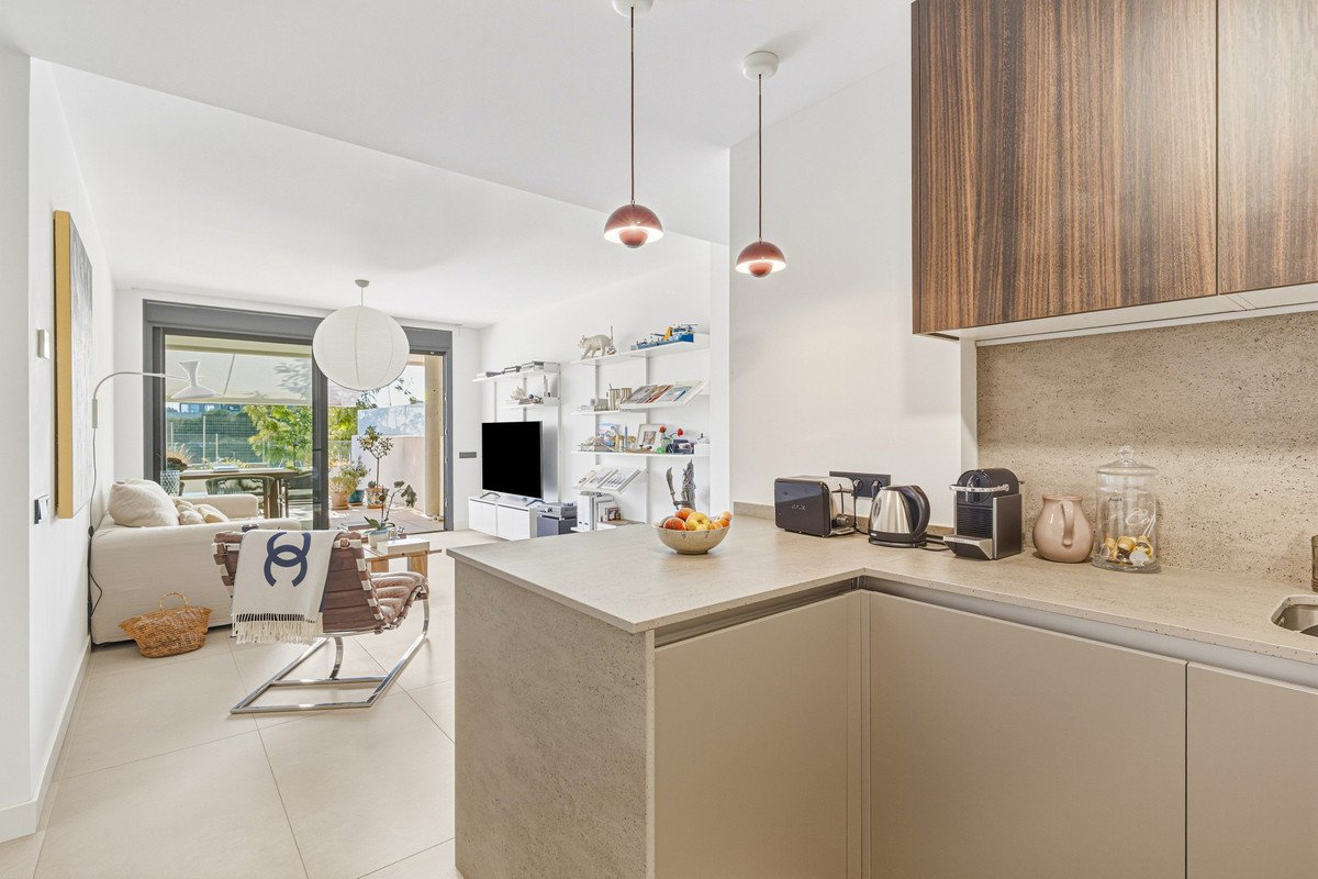 2 Bed Ground Floor Apartment in Altos de los Monteros