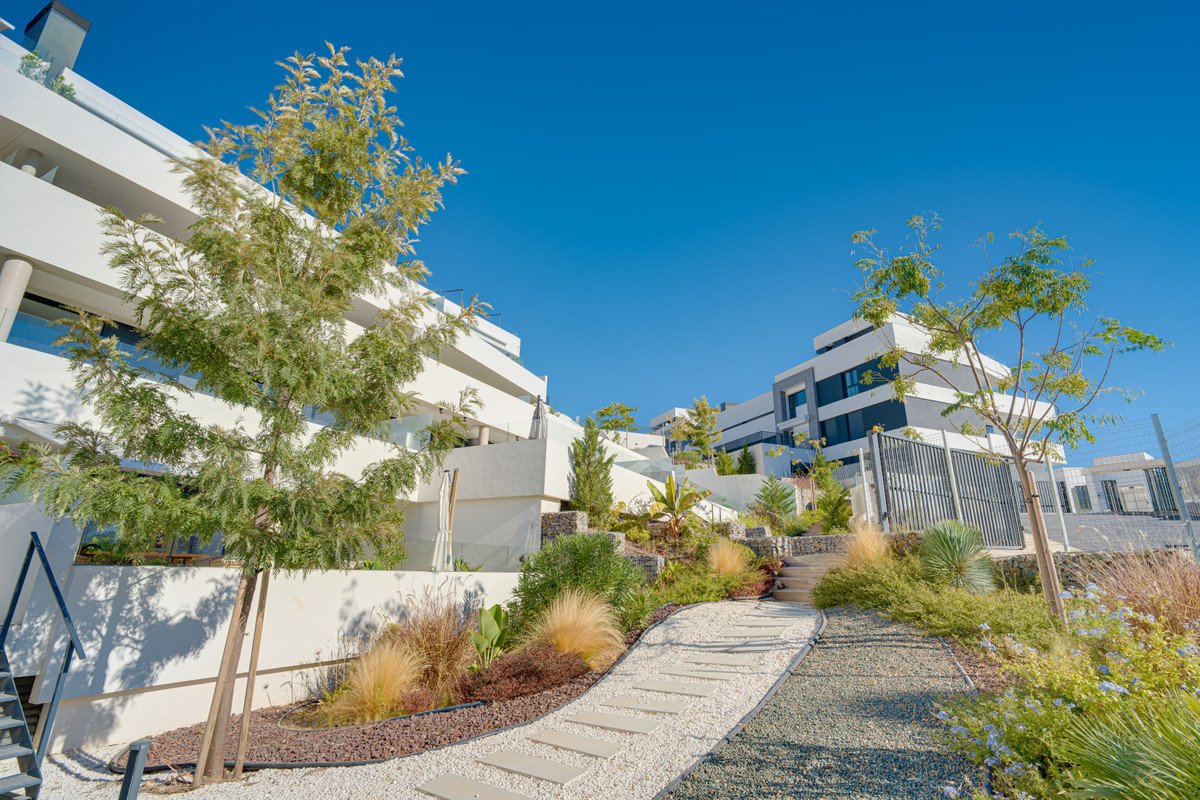 2 Bed Ground Floor Apartment in Altos de los Monteros
