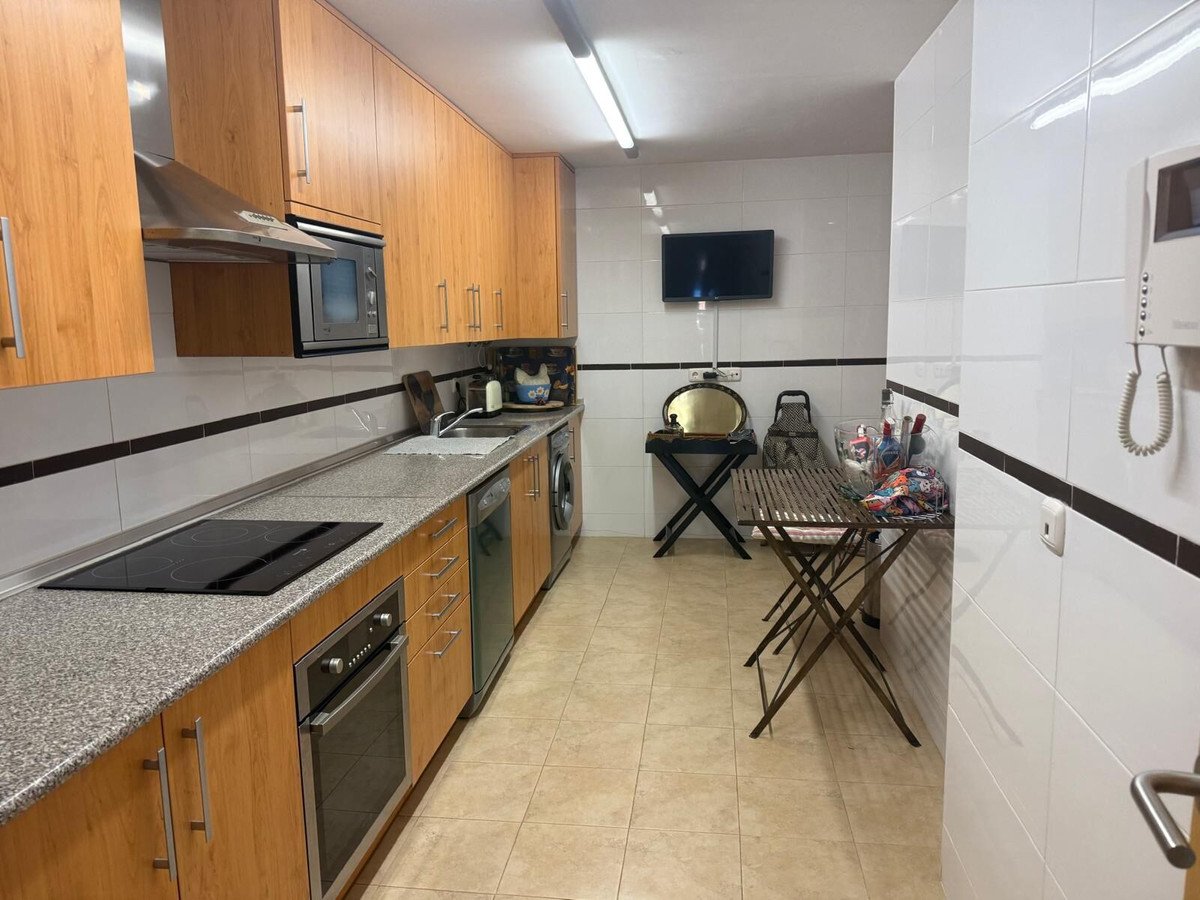 2 Bed Middle Floor Apartment in Estepona