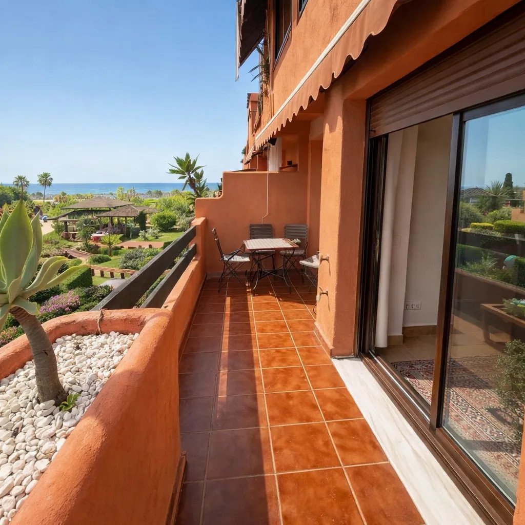 2 Bed Middle Floor Apartment in Estepona