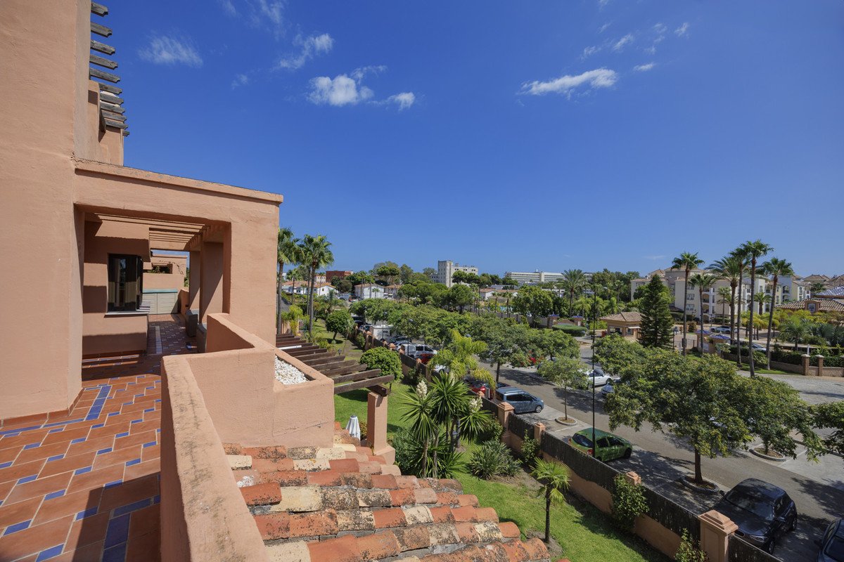5 Bed Penthouse Duplex in Estepona