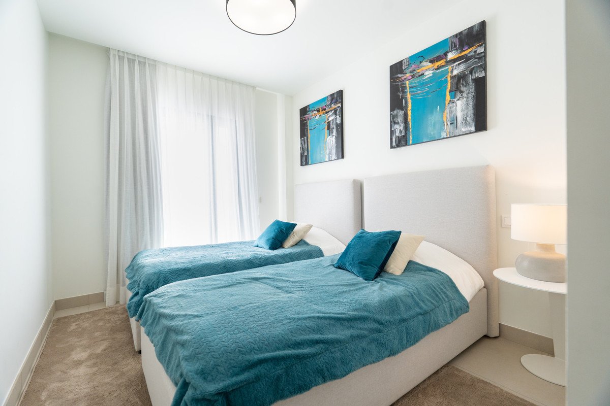 3 Bed Middle Floor Apartment in Calanova Golf