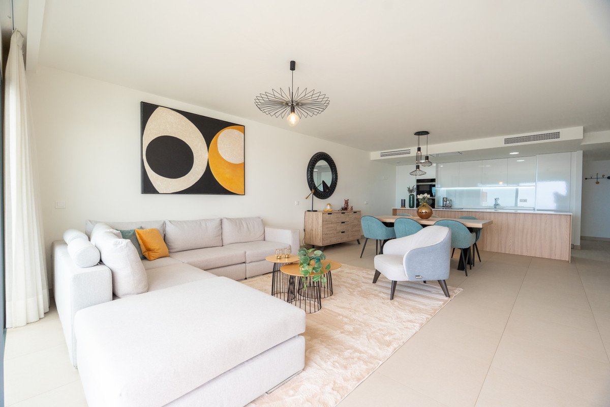3 Bed Middle Floor Apartment in Calanova Golf