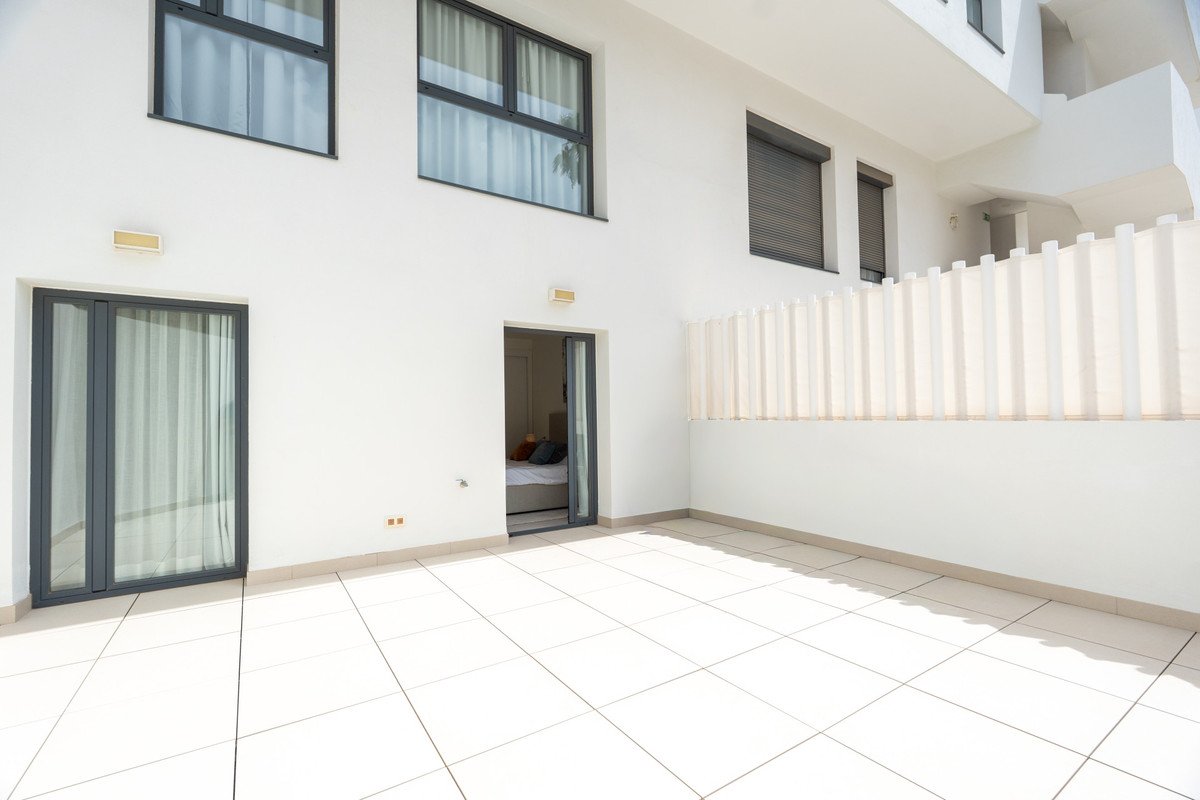 3 Bed Middle Floor Apartment in Calanova Golf