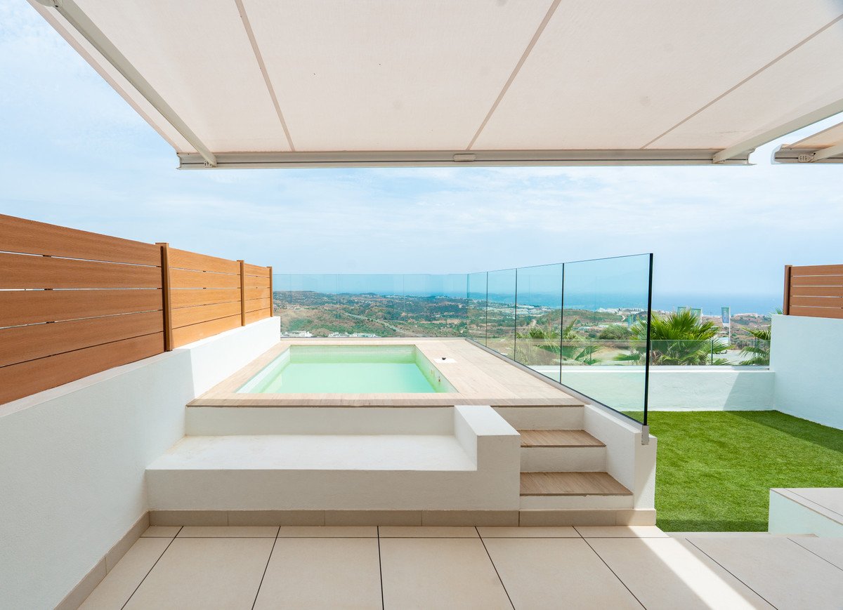 3 Bed Middle Floor Apartment in Calanova Golf