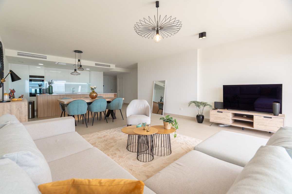 3 Bed Middle Floor Apartment in Calanova Golf