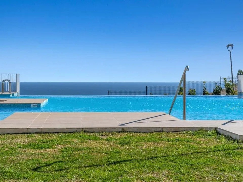 3 Bed Middle Floor Apartment in Calanova Golf