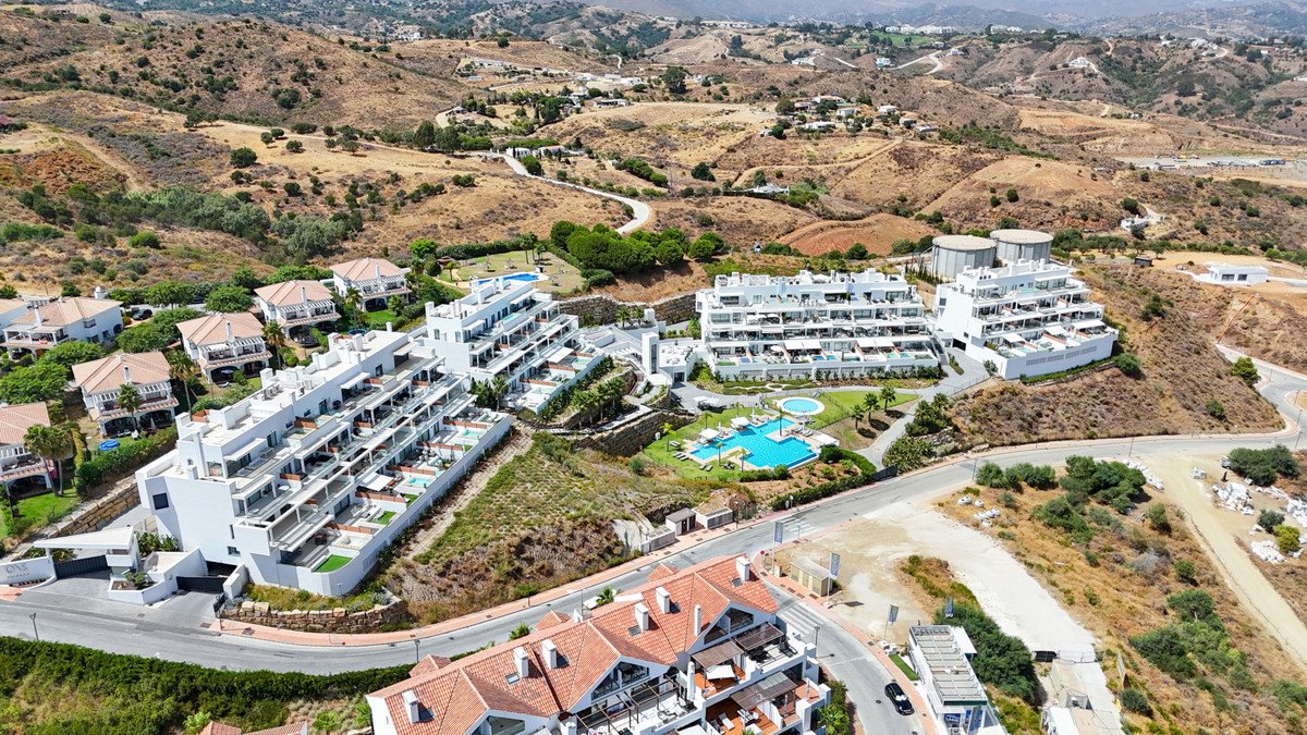 3 Bed Middle Floor Apartment in Calanova Golf