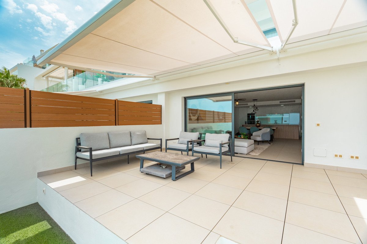 3 Bed Middle Floor Apartment in Calanova Golf