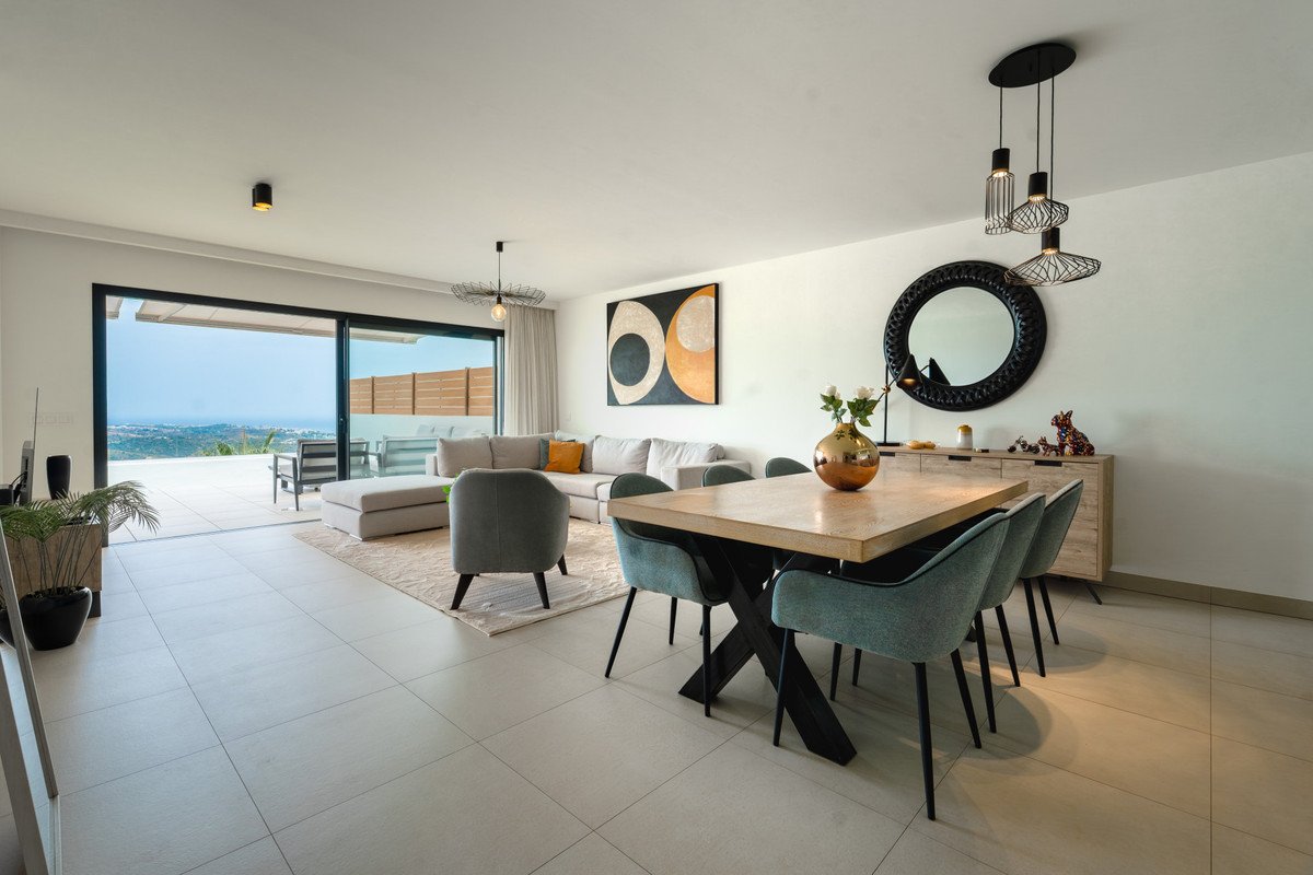 3 Bed Middle Floor Apartment in Calanova Golf