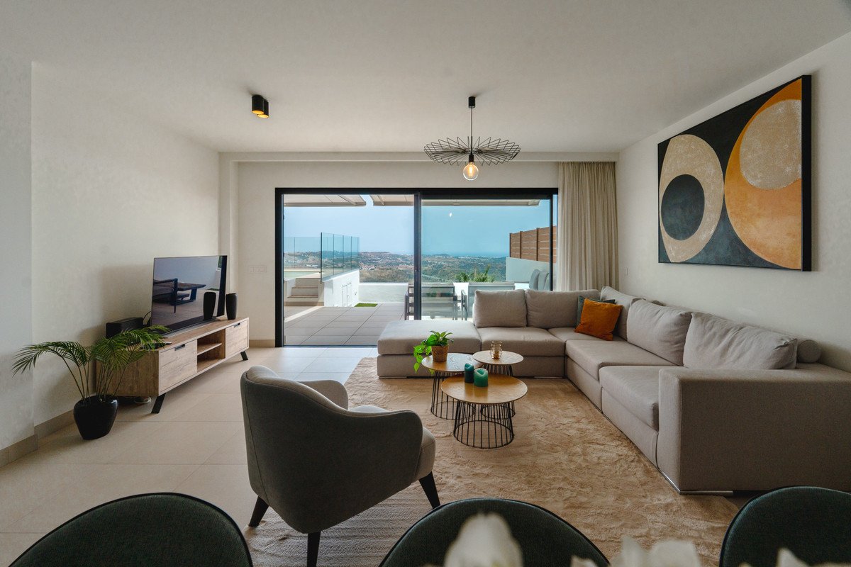 3 Bed Middle Floor Apartment in Calanova Golf