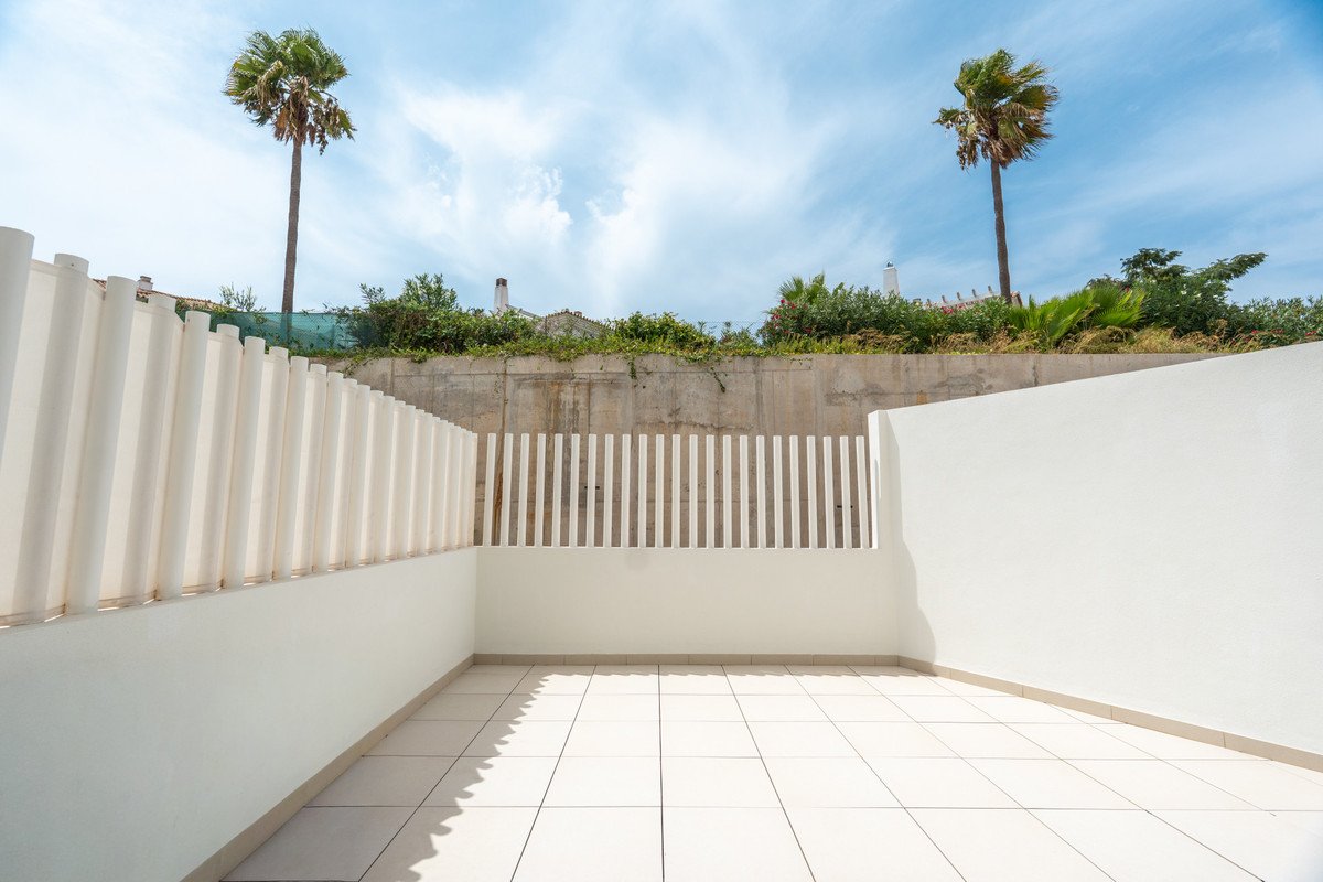 3 Bed Middle Floor Apartment in Calanova Golf