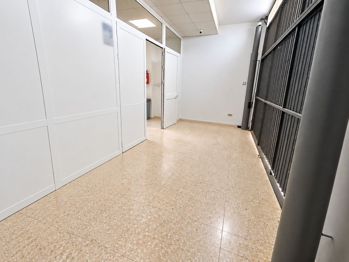 8 Bed Commercial Premises in Alhaurín el Grande