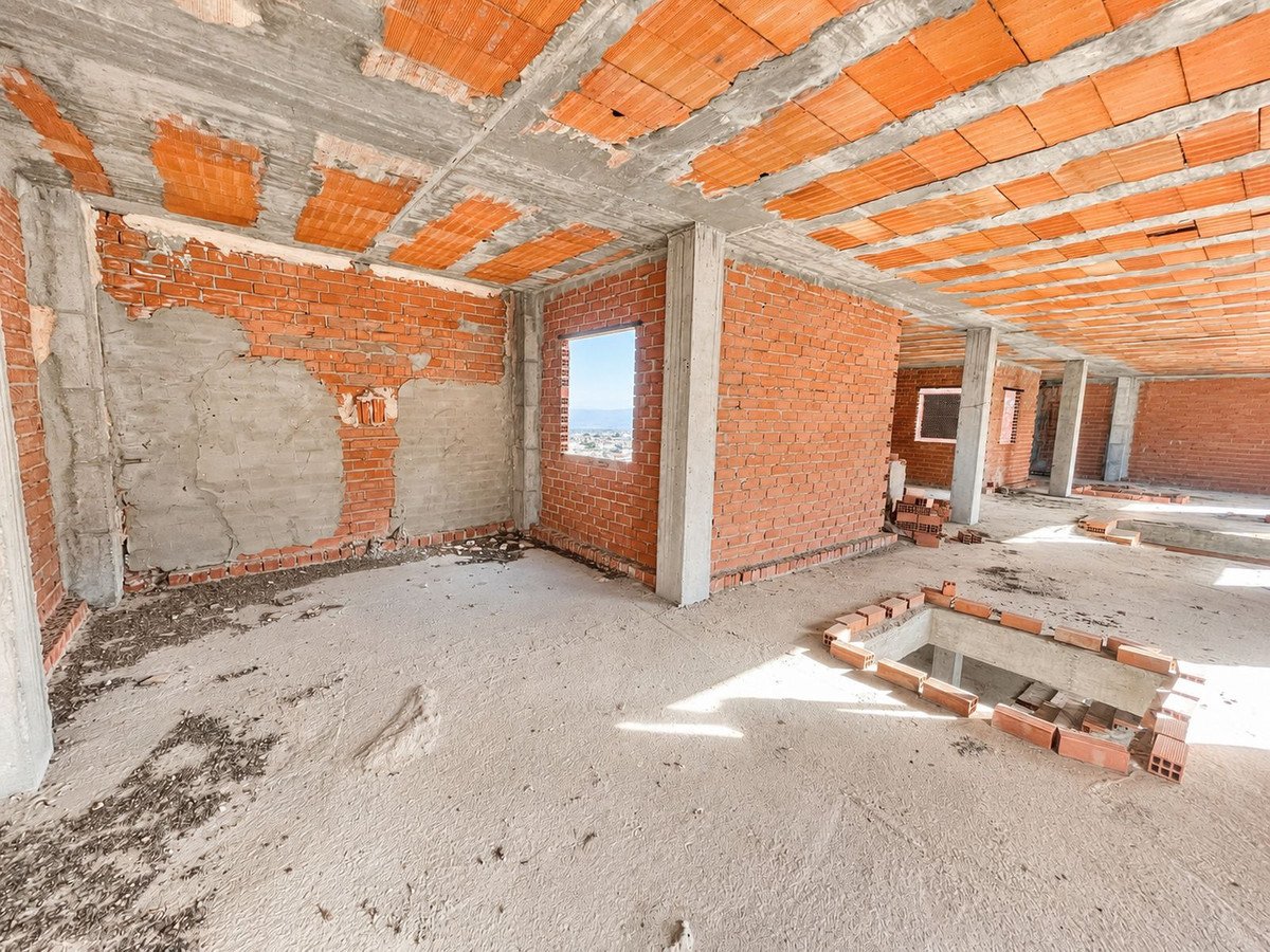 8 Bed Commercial Premises in Alhaurín el Grande
