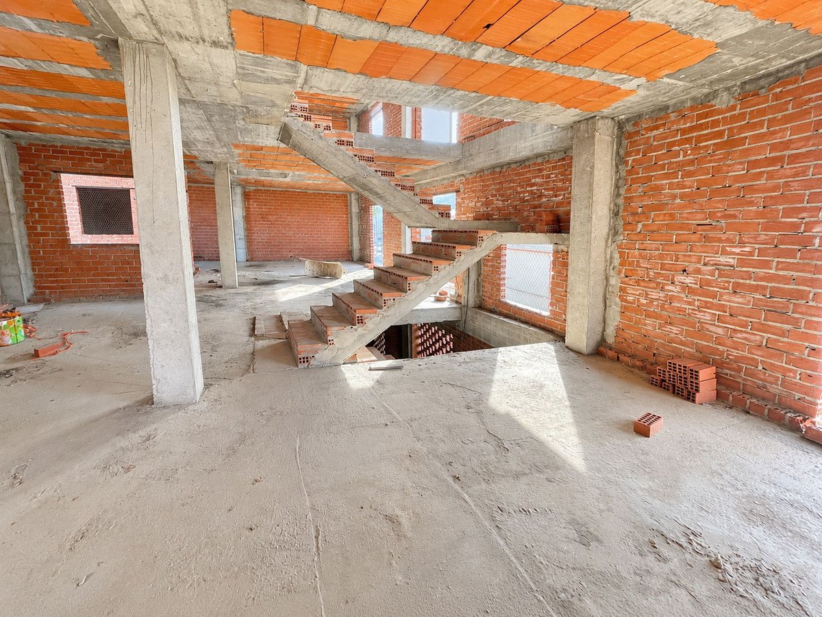 8 Bed Commercial Premises in Alhaurín el Grande