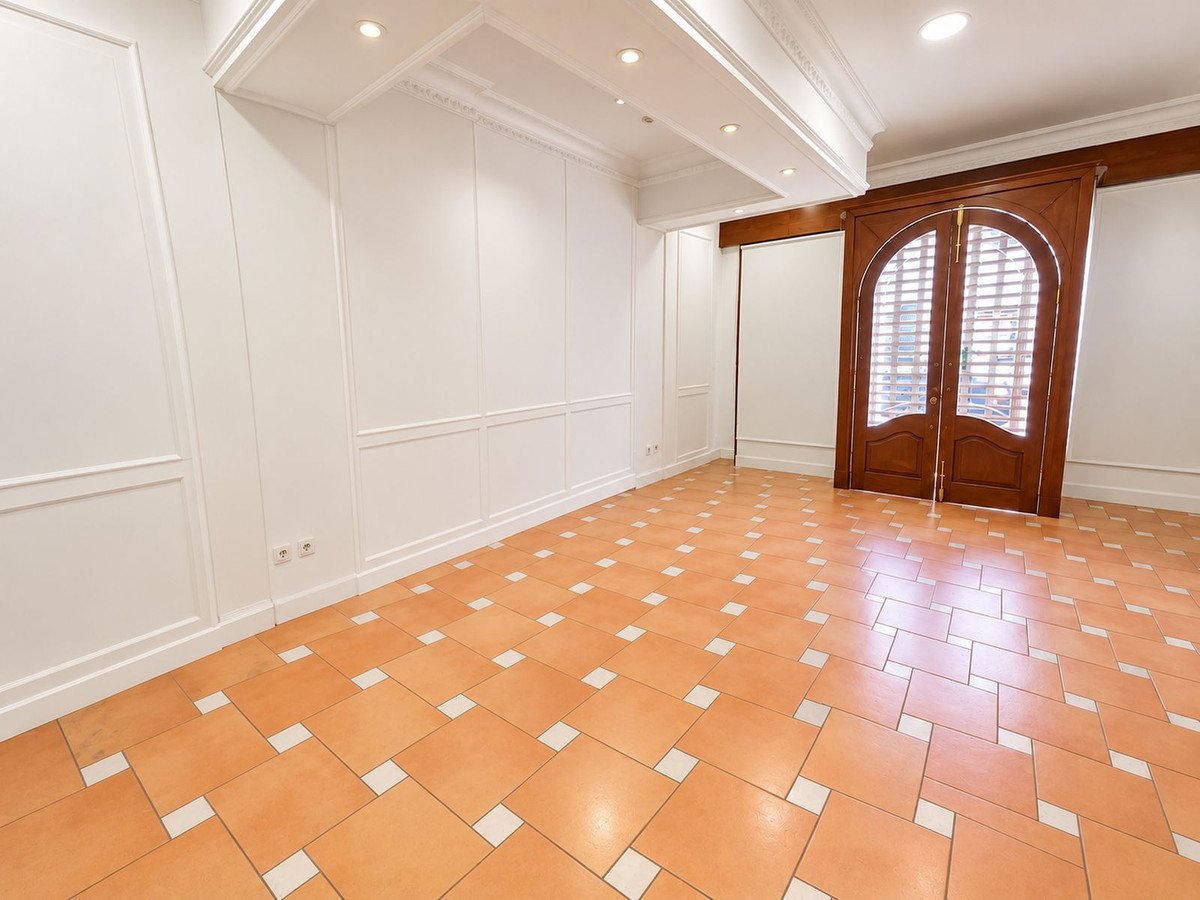 8 Bed Commercial Premises in Alhaurín el Grande
